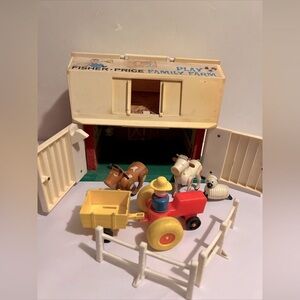 Vintage Fisher Price Little People #915 Family Play Barn Farm Little People